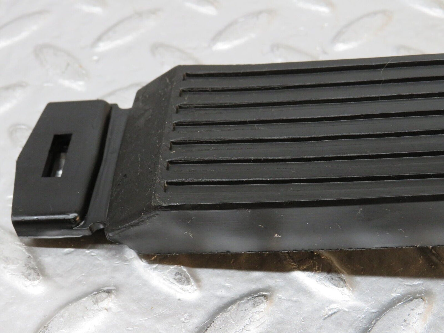 30638 Mercedes-Benz W201 190E 2.0L Accelerator Pedal & Rubber 1263000504