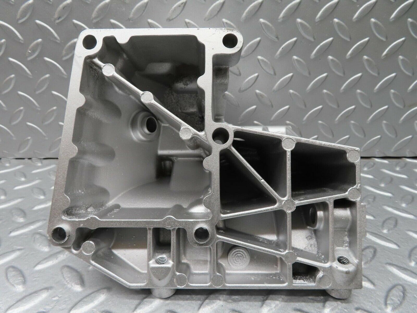12737 Mercedes-Benz R129 300SL Coupe Power Steering Pump Bracket 1031310935
