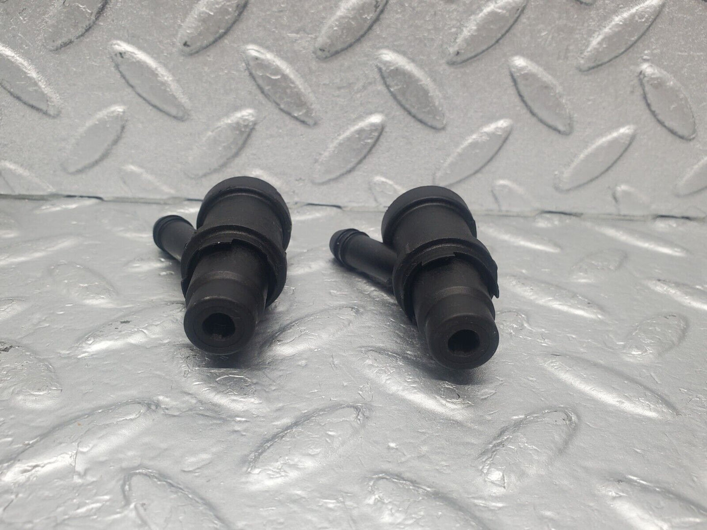 46037 Mercedes-Benz W126 420SE Fuel Injector Holder 2X