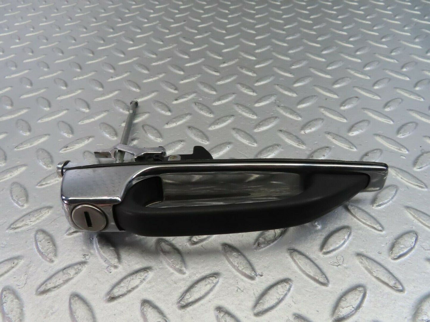 10824 Mercedes-Benz W123 230E Exterior Chrome Door Handle Front Left No Key