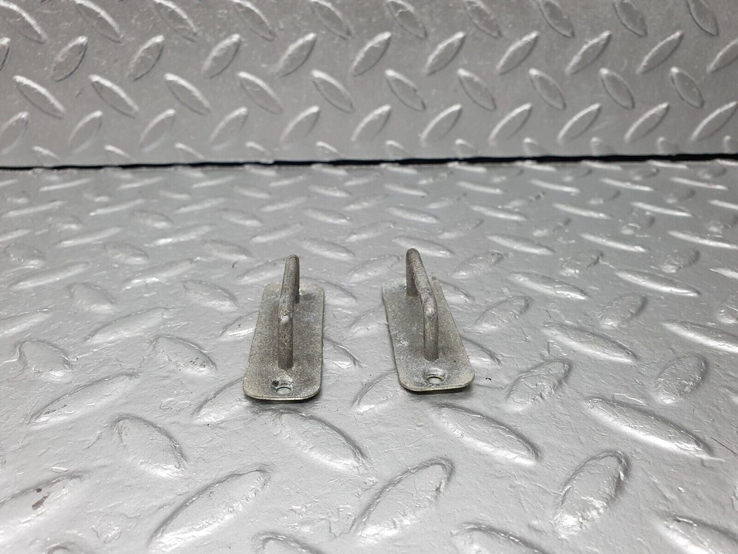 41300 Mercedes-Benz S124 E220 Wagon Tailgate Cargo Hook Clip