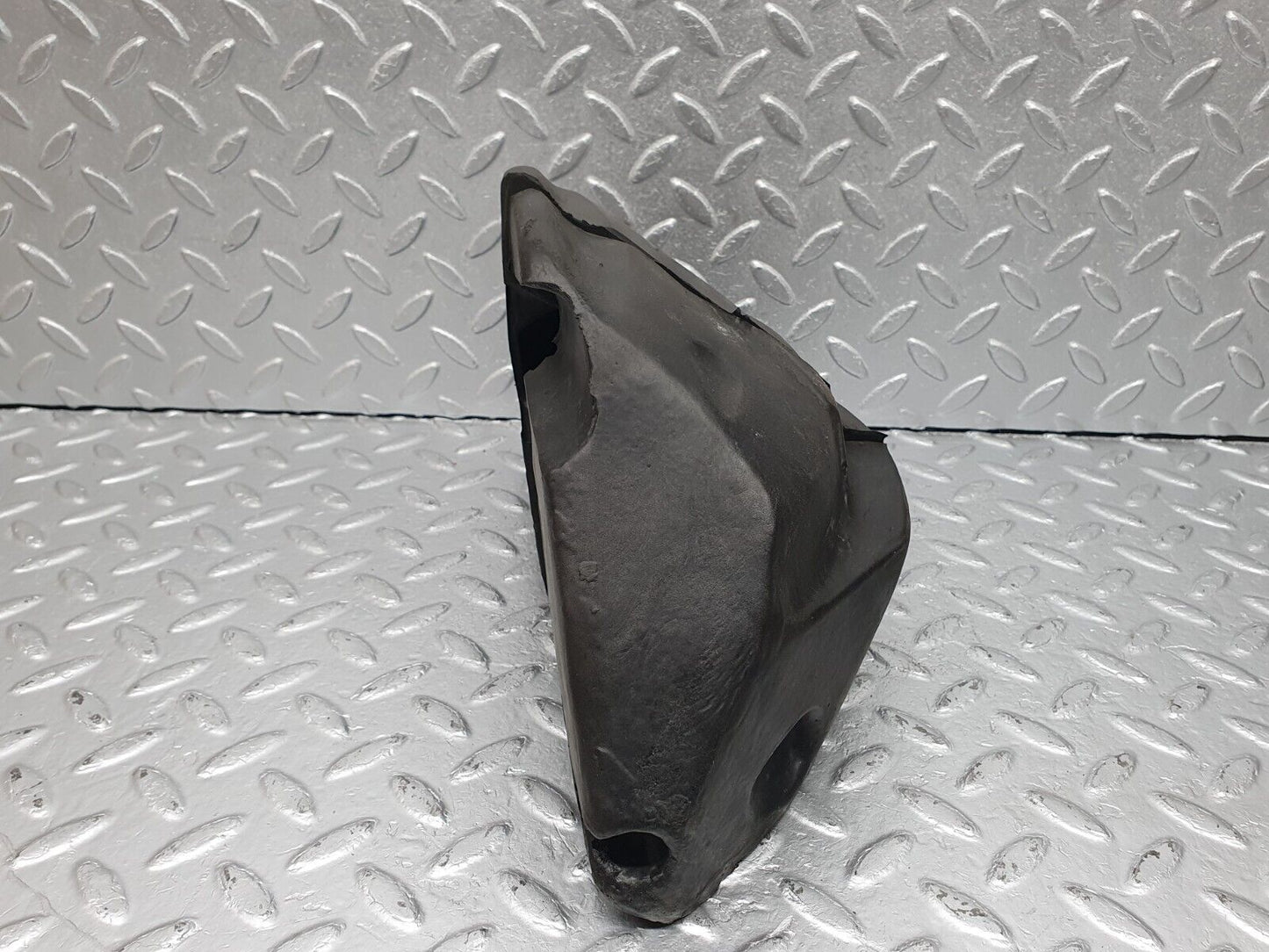 40960 Mercedes-Benz W126 300SE Central Locking Vacuum Pump Housing 1268050490