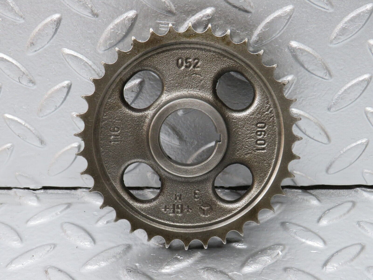 32948 Mercedes-Benz C107 R107 450 V8 Camshaft Timing Gear 1160520601