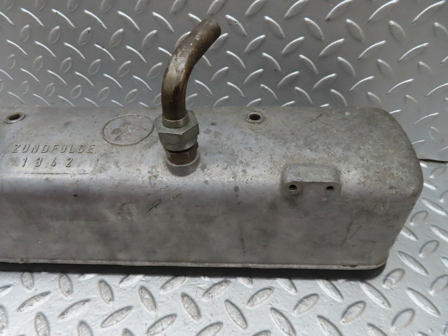 19285 Mercedes-Benz W120 W121 Cylinder Head Valve Cover 1210161405