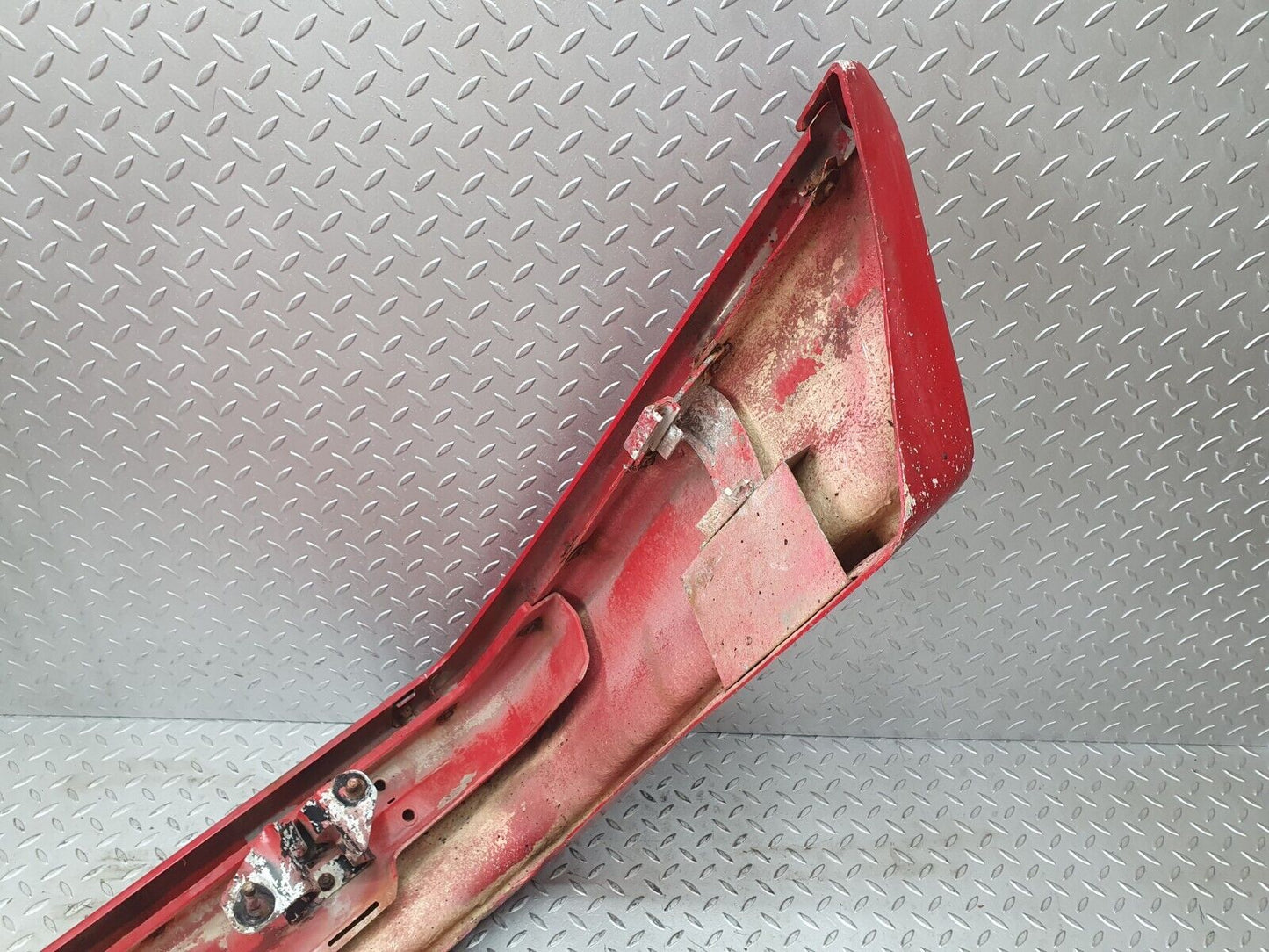 43841 Mercedes-Benz C126 380SEC Coupe Rear Bumper 1268850005 1268801114 1268801214