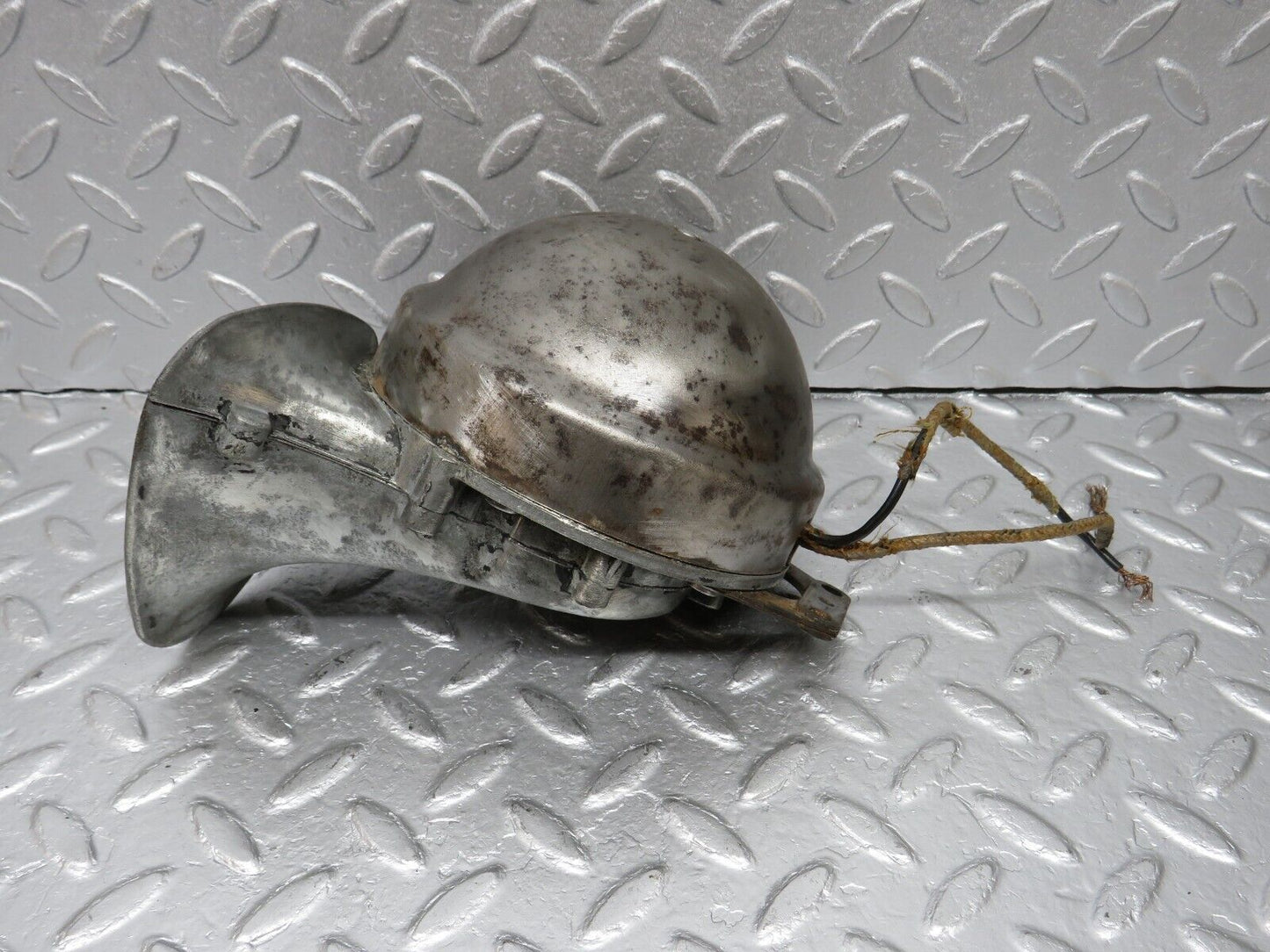 40362 Mercedes-Benz W110 230 Horn Lucas