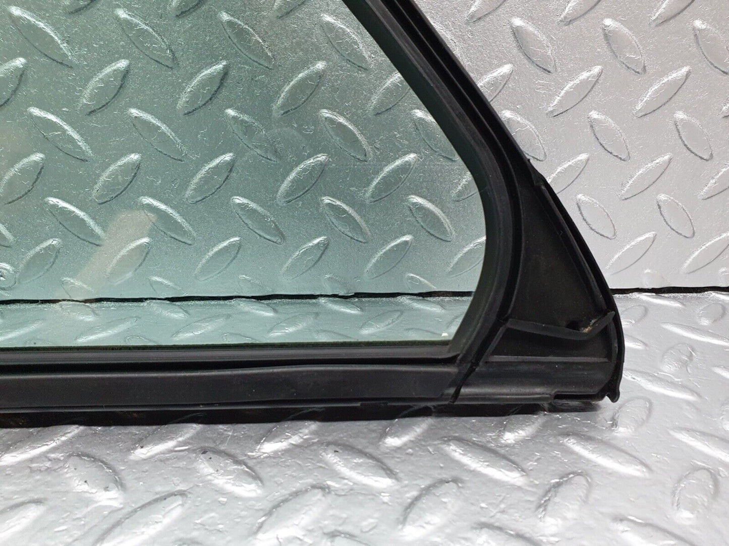 41996 Mercedes-Benz W202 C200 Rear Right Quarter Window Glass 2027350224