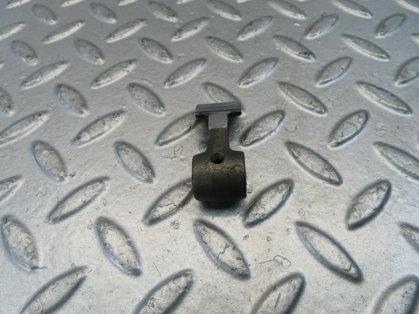 10979 Mercedes-Benz W115 220D Rocker Arm