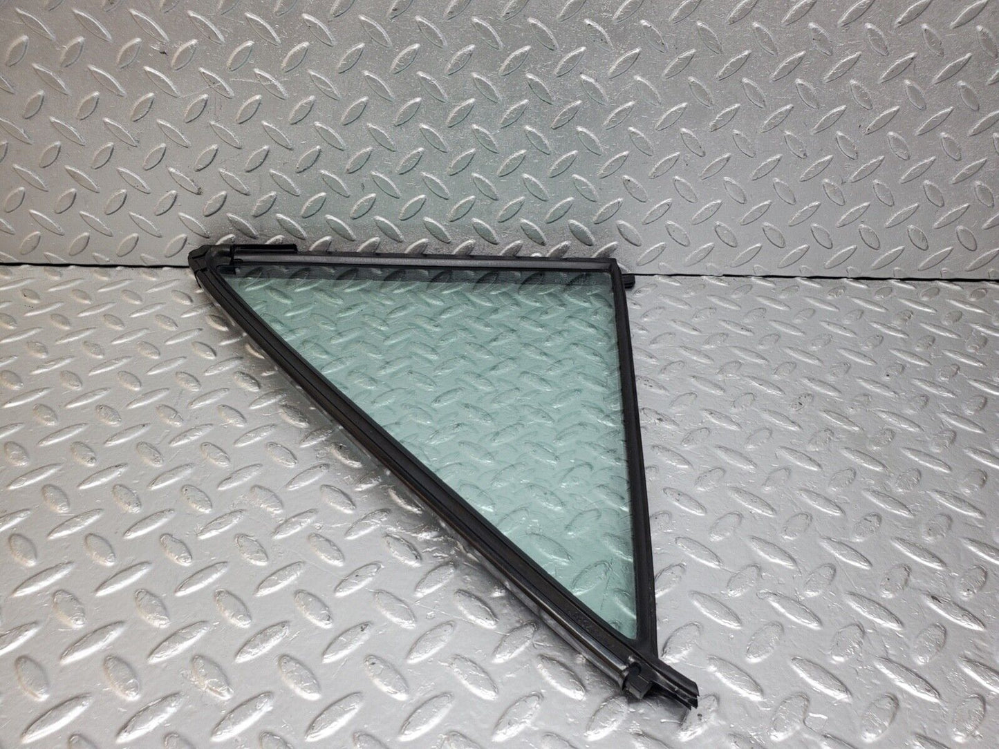 44635 Mercedes-Benz W124 220E Rear Left Quarter Window Glass 1247350524