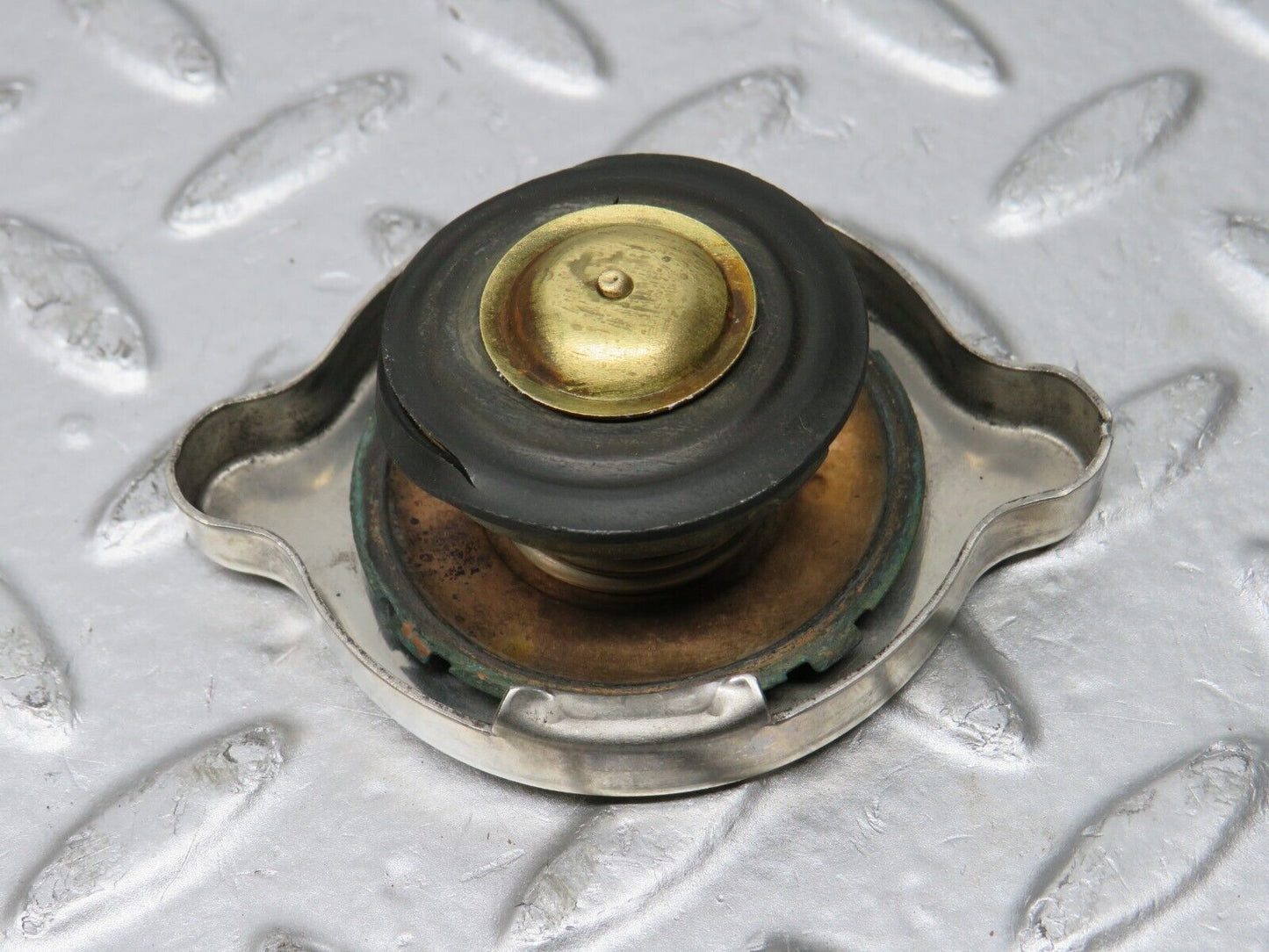 32024 Mercedes-Benz W123 230E Radiator Cap 1235010015