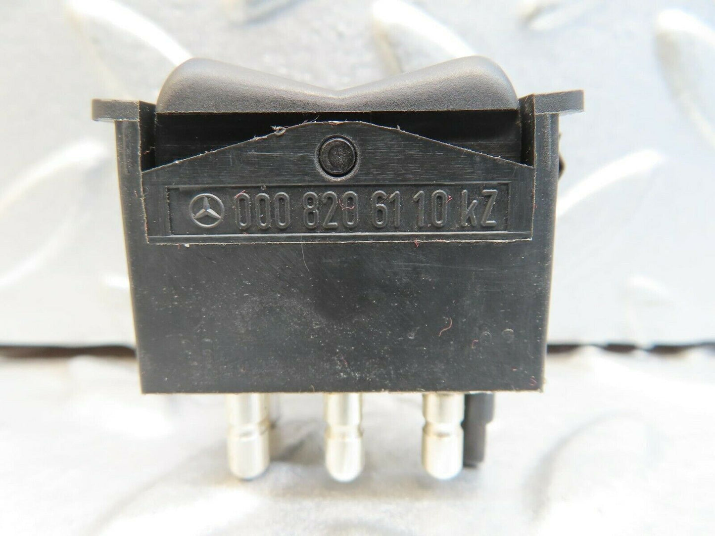 15489 Mercedes-Benz W123 230E Rear Windscreen Defroster Switch 0008206110