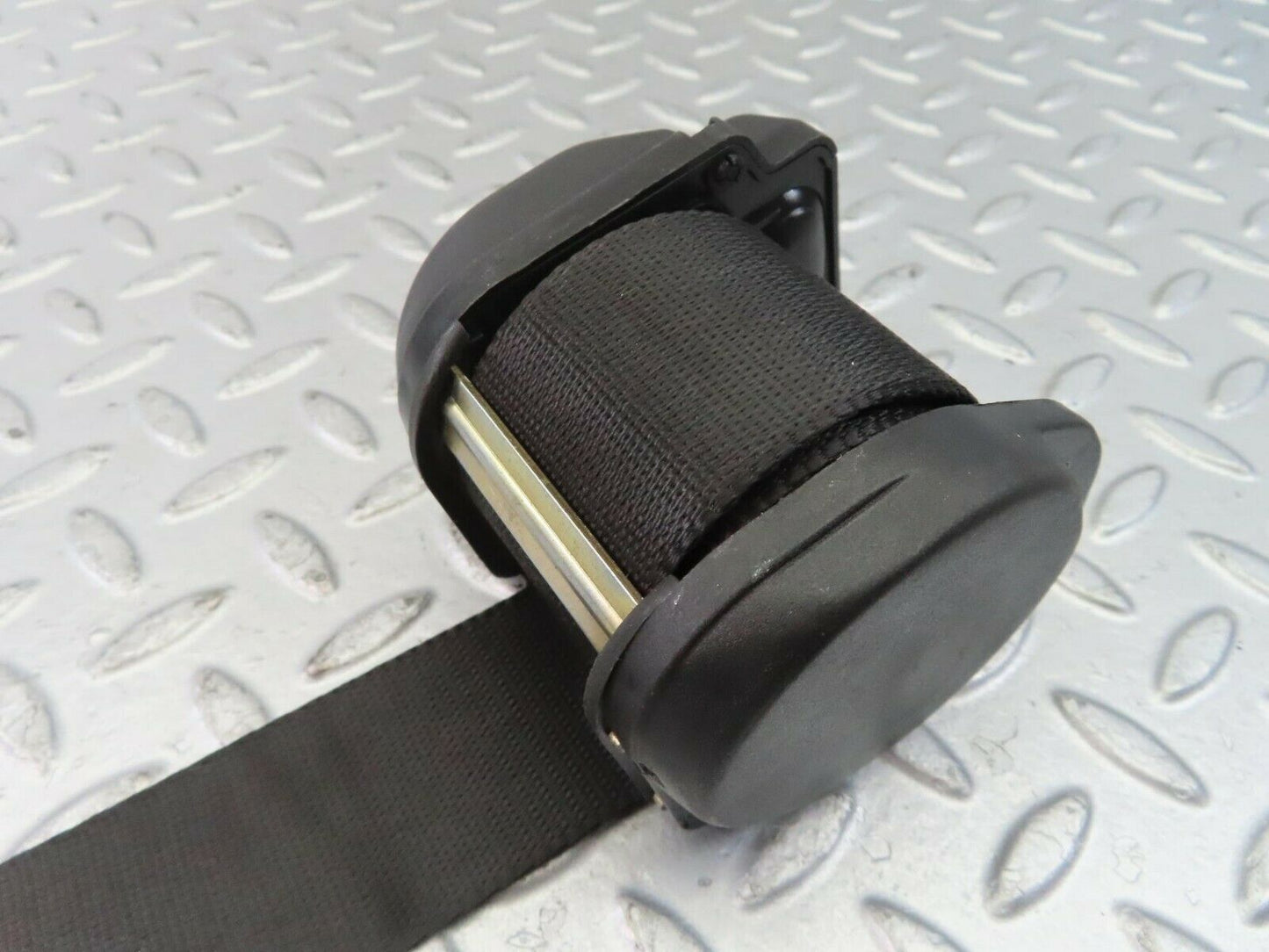 10386 Mercedes-Benz W201 190E Rear Seat Belt 1268601886