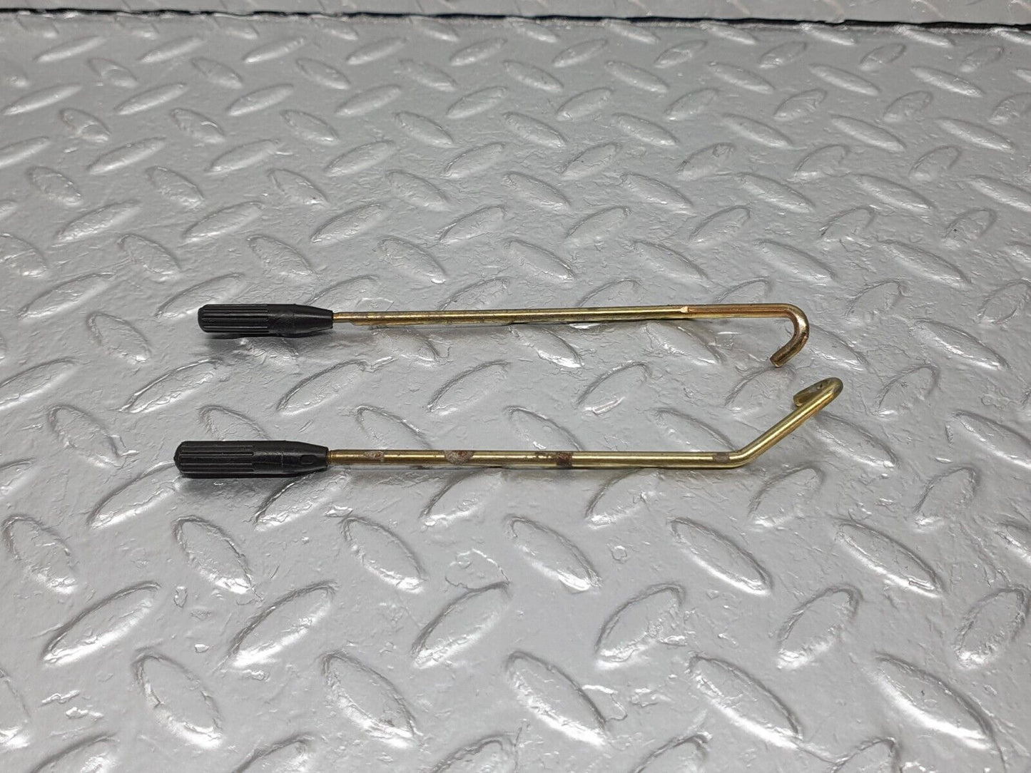 42102 Mercedes-Benz W202 C200 Front Door Lock Knob Pair
