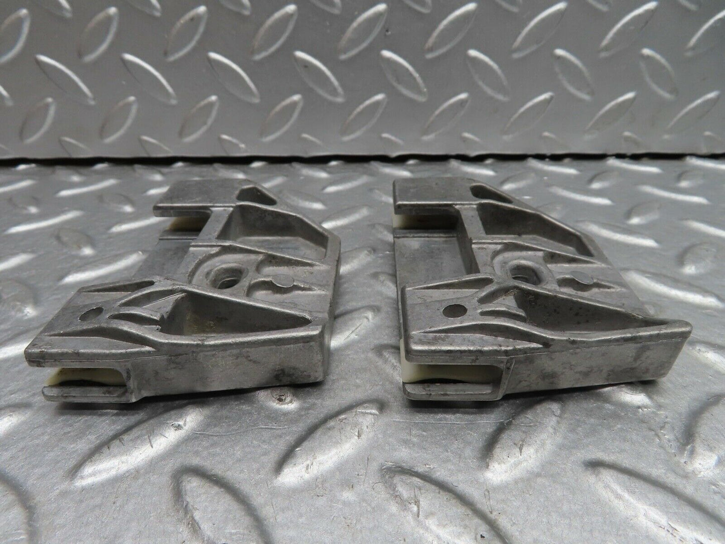 19349 Mercedes-Benz C140 CL420 Coupe Door Window Guide Bracket Pair 1247250332
