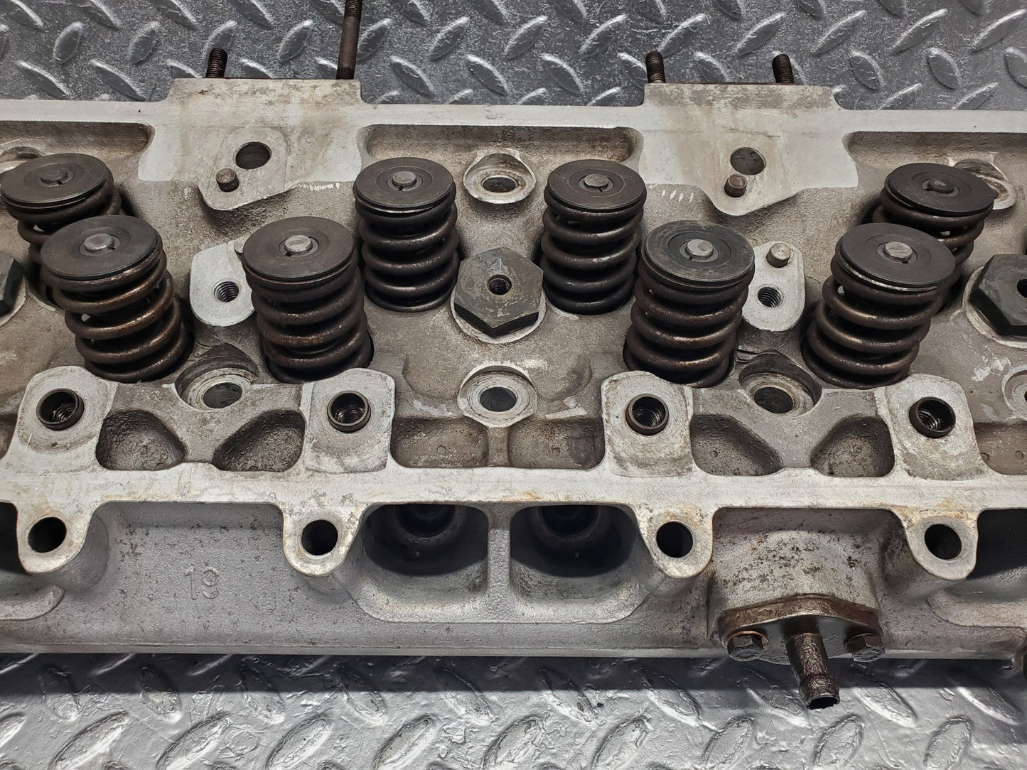 W112 cylinder head used OEM