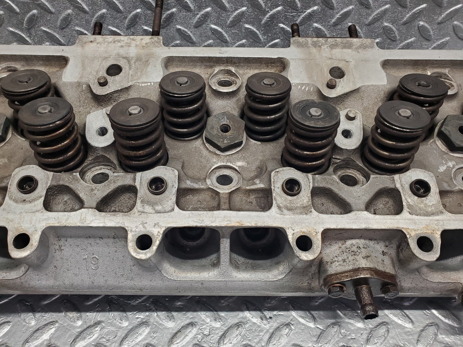 W112 cylinder head used OEM