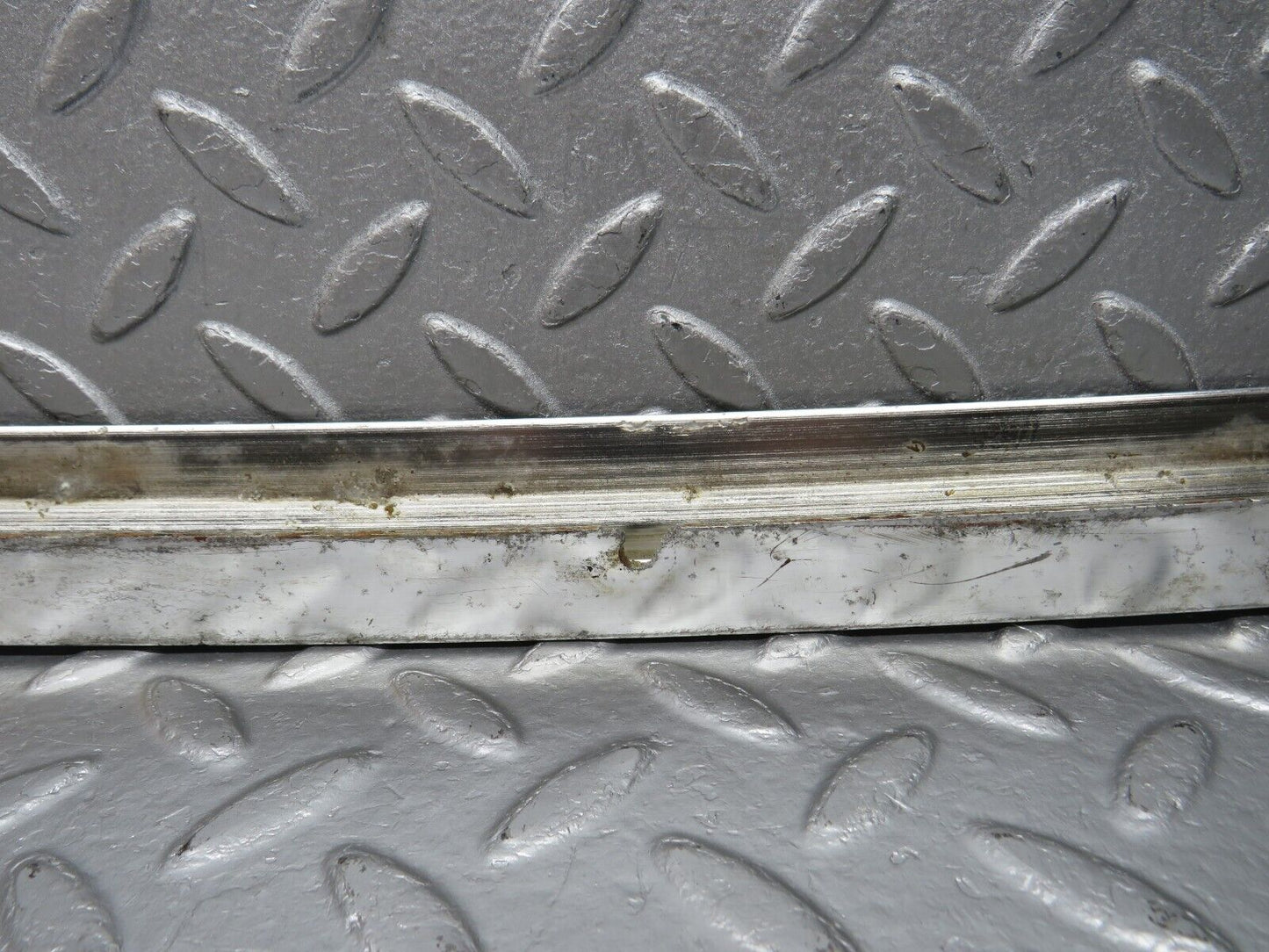 39859 Mercedes-Benz R107 350SL Hardtop Under Windshield Chrome Trim
