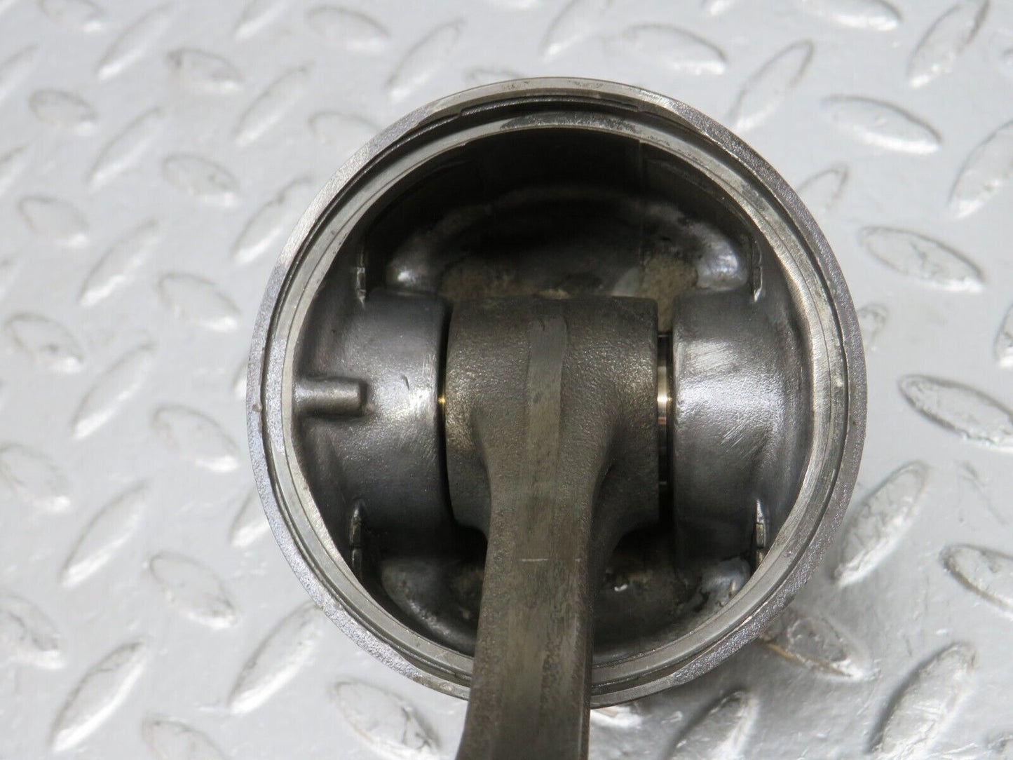 32934 Mercedes-Benz W123 300D Piston With Connecting Rod 90.875 mm 61502