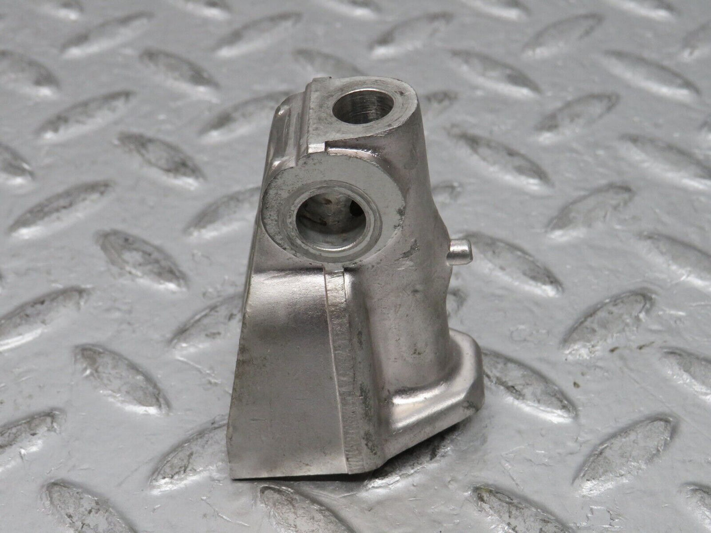 0277 Mercedes-Benz W123 220D Rocker Arm Support 6150550110