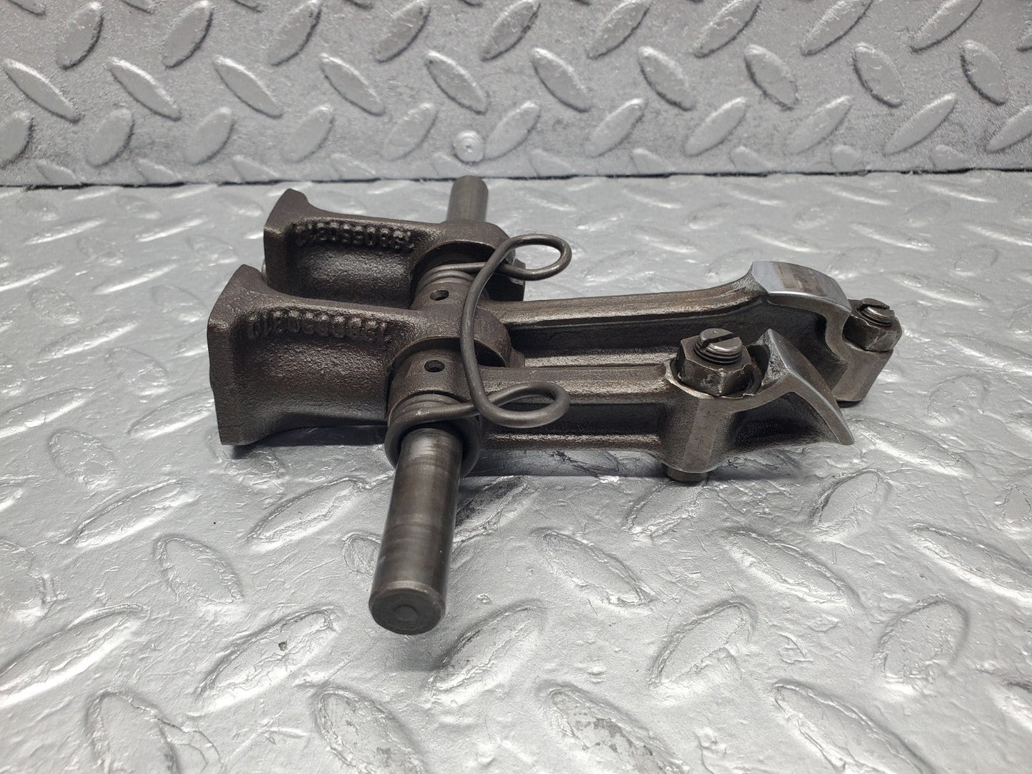 W112 rocker arm support arm shaft used OEM
