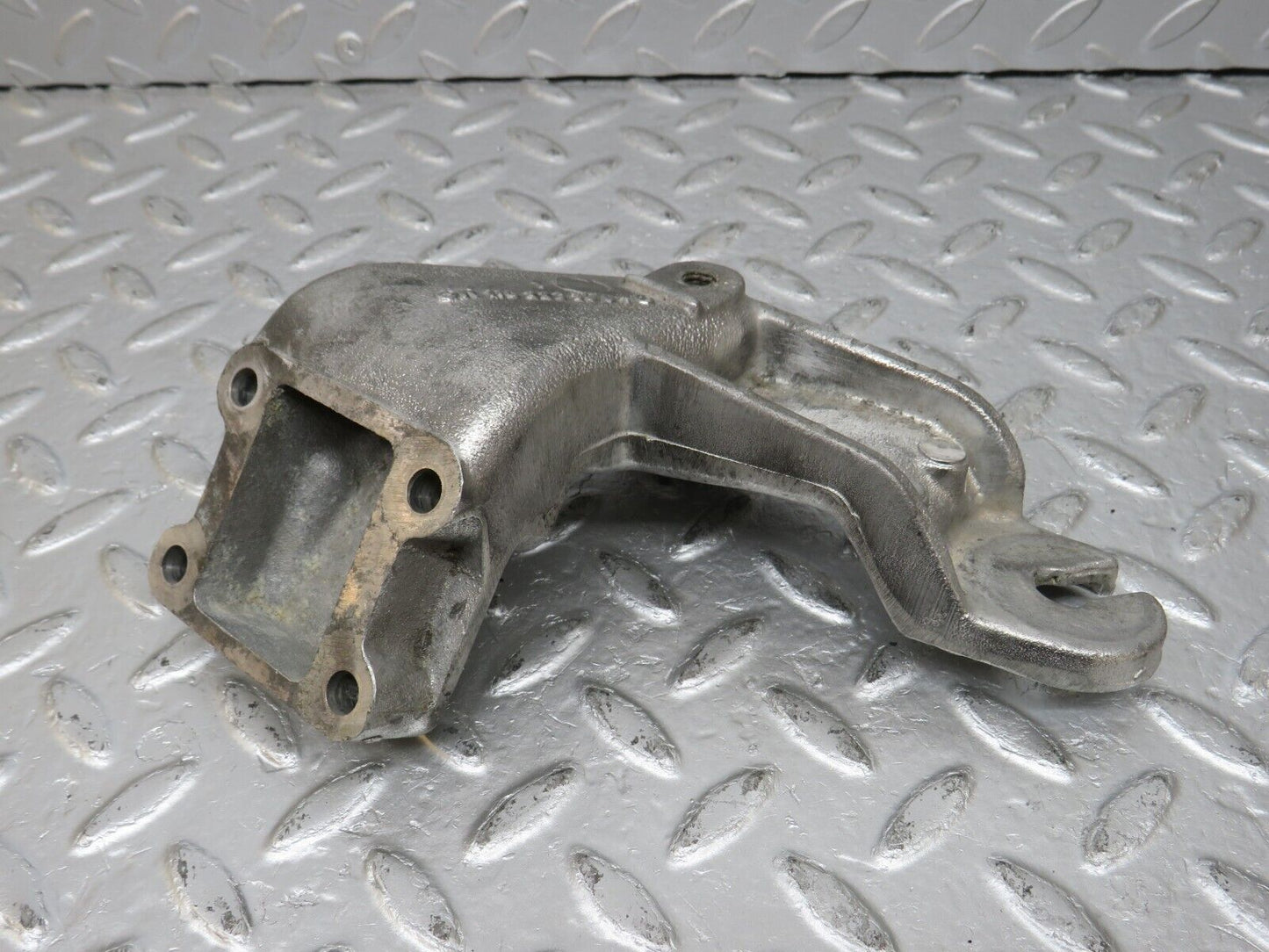 34507 Mercedes-Benz C126 380SEC Engine Mount Bracket Left Side 1162235004