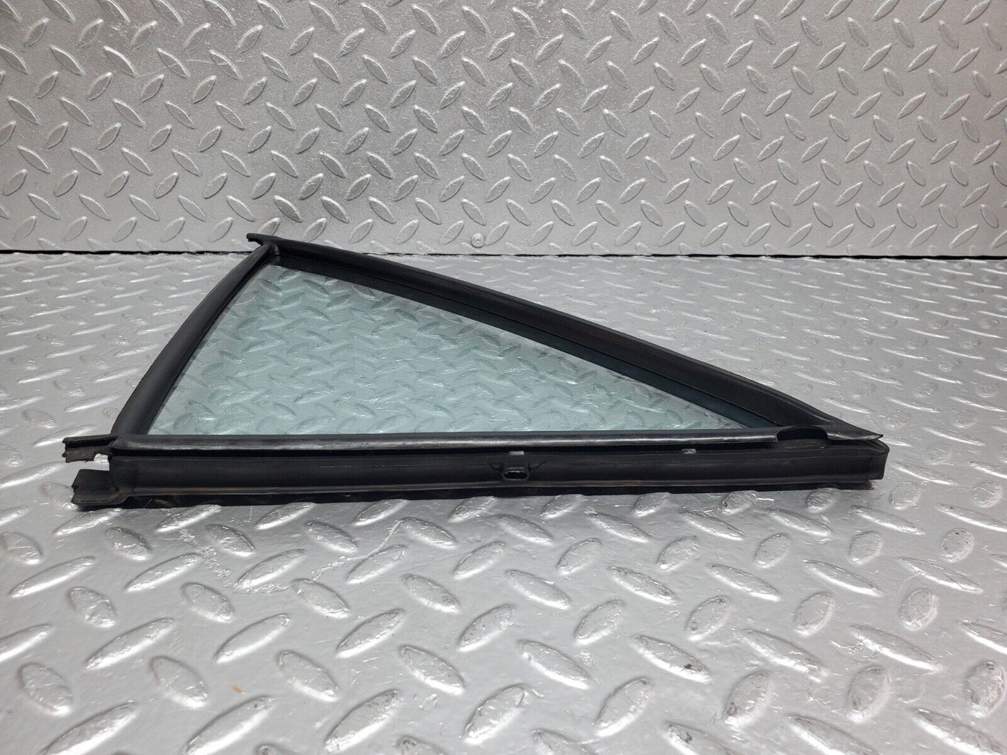 45803 Mercedes-Benz W126 420SE Rear Left Quarter Window Glass 1267350124