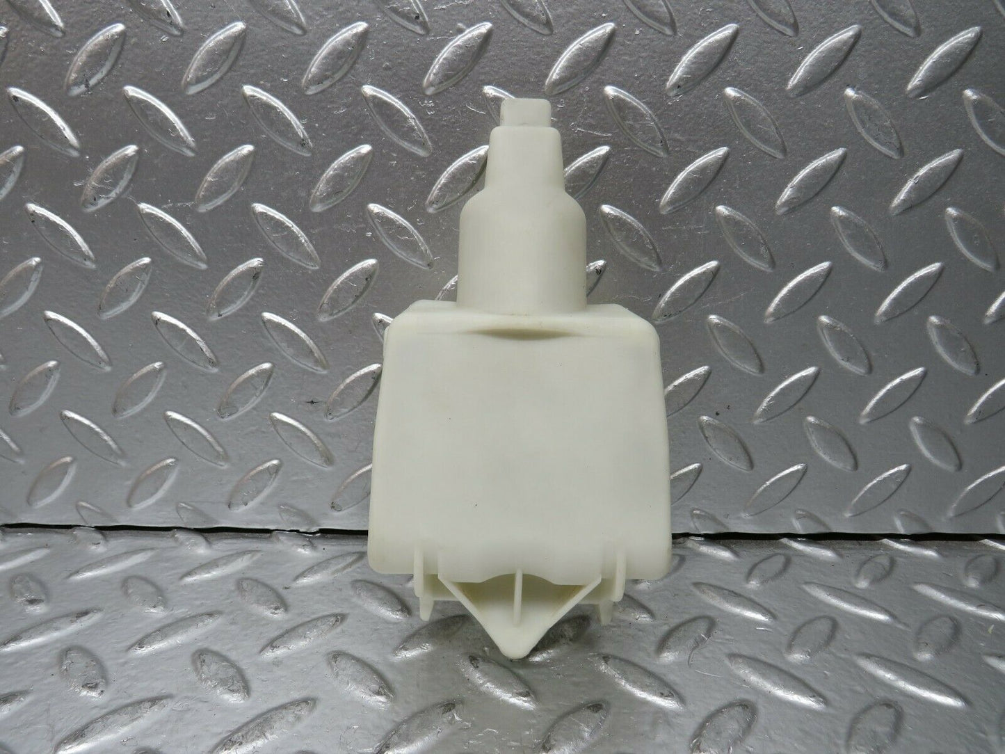 24267 Mercedes-Benz S124 220TE Rear Door Lock Vacuum Actuator Cover 1248050590