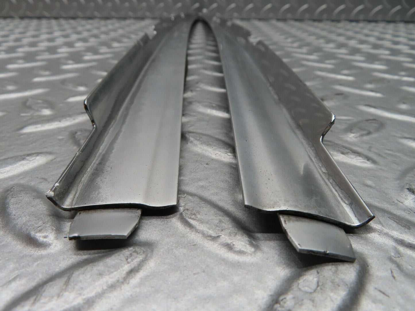 21686 Mercedes-Benz W126 300SE A Pillar Chrome Moulding Trim Pair