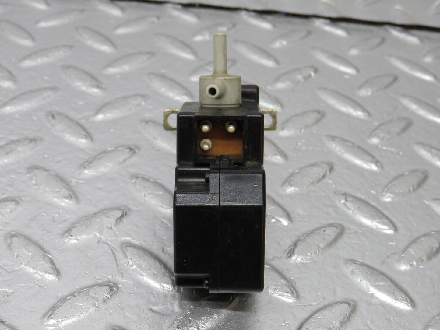 34076 Mercedes-Benz W124 260E Vacuum Valve