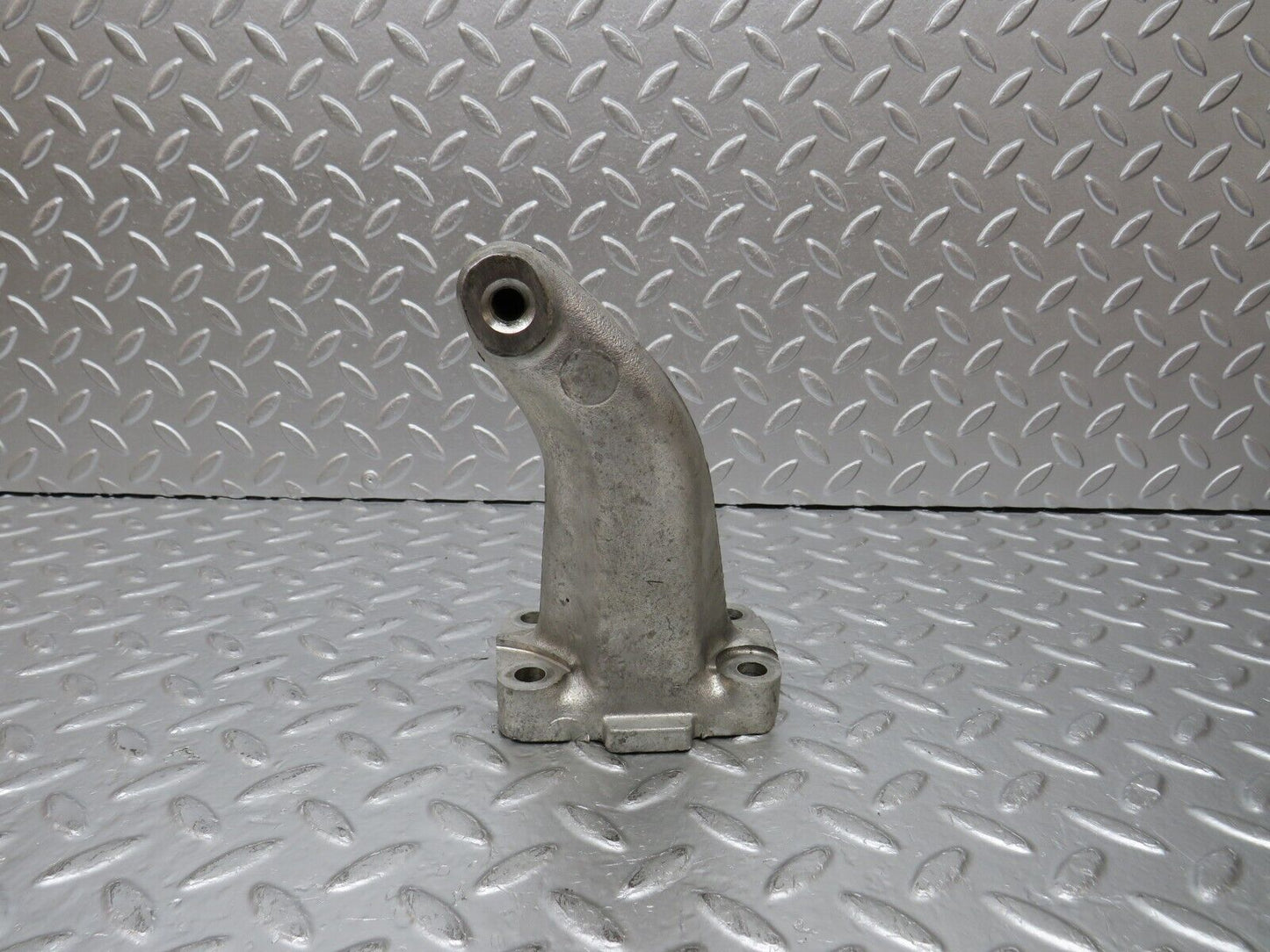31046 Mercedes-Benz W123 200D Engine Mount Bracket Left Side 6152231304