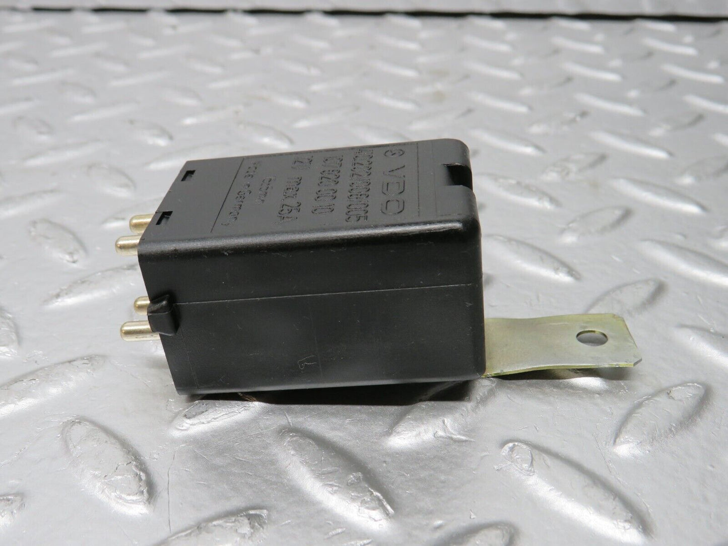 32011 Mercedes-Benz W123 230E Rear Heated Window Relay 1078200010