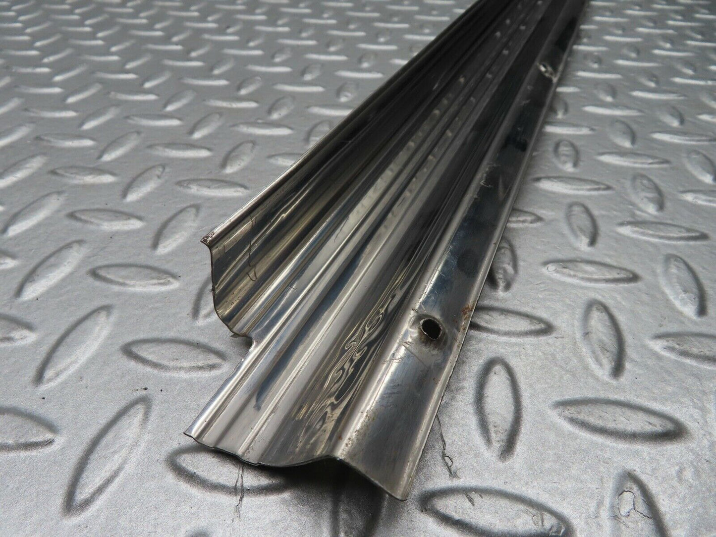 20762 Mercedes-Benz R107 450SL Left Door Sill Chrome