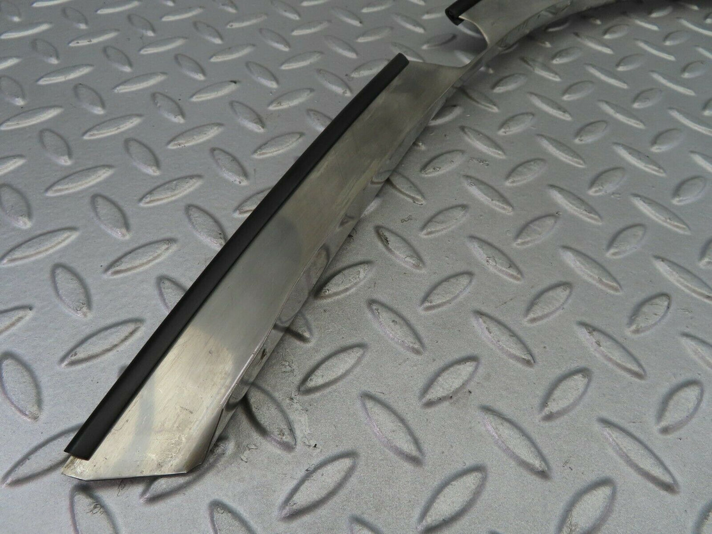 7354 Mercedes-Benz W116 450SE Wheel Arch Chrome Fender Wing Trim Front Left