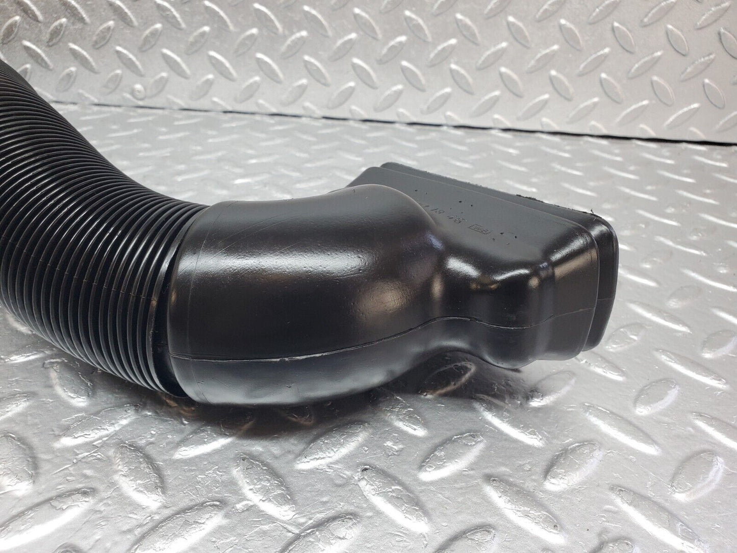 45773 Mercedes-Benz W126 420SE Air Duct Vent Right Side 1268311846 1268311446