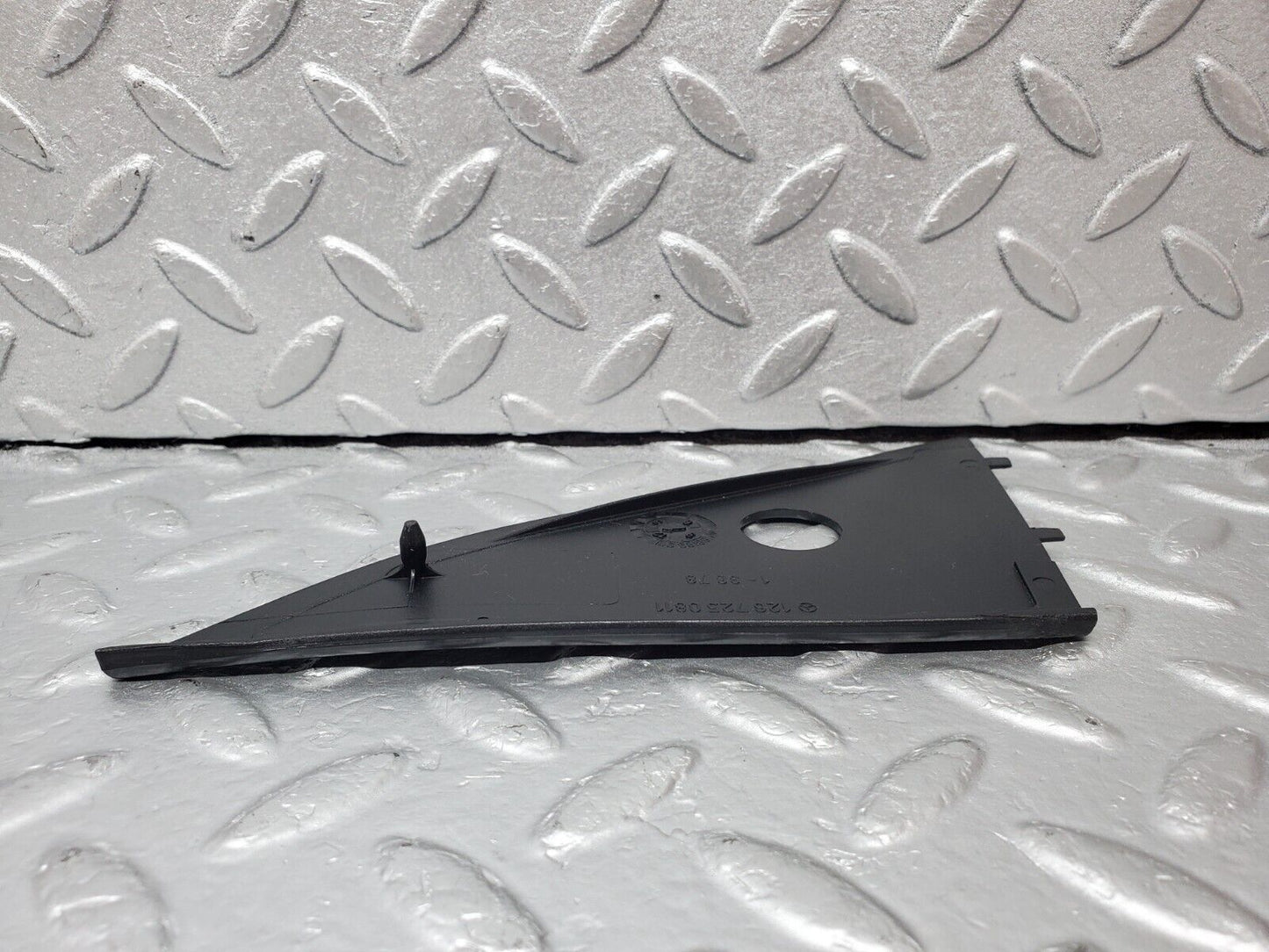 45610 Mercedes-Benz W126 420SE Mirror Triangle Cover Right Side 1267250811