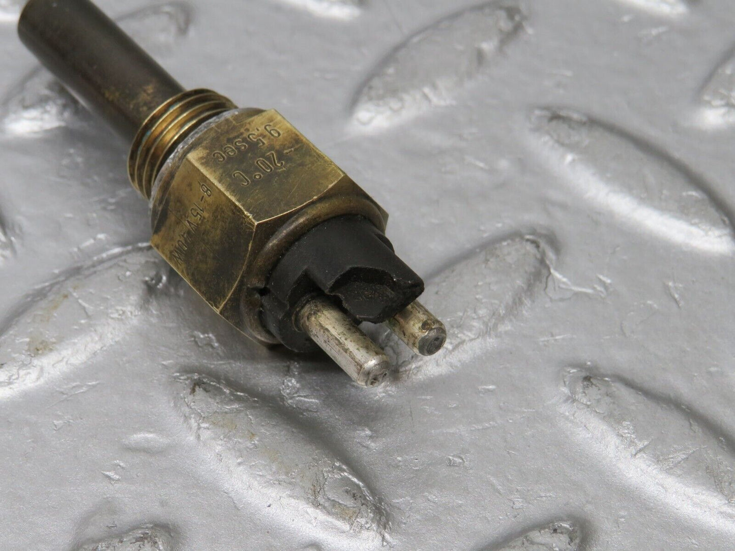 39330 Mercedes-Benz R107 500SL Coupe Temperature Sensor VDO