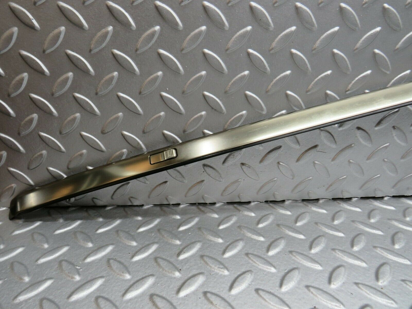 22632 Mercedes-Benz C124 E220 Coupe Roof Chrome Trim Right Side