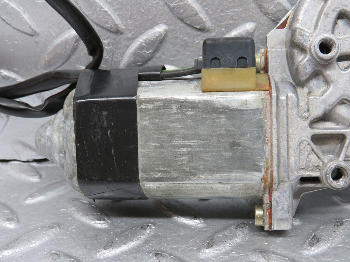 39194 Mercedes-Benz R107 500SL Coupe Left Door Window Regulator Motor Bosch 0130821017