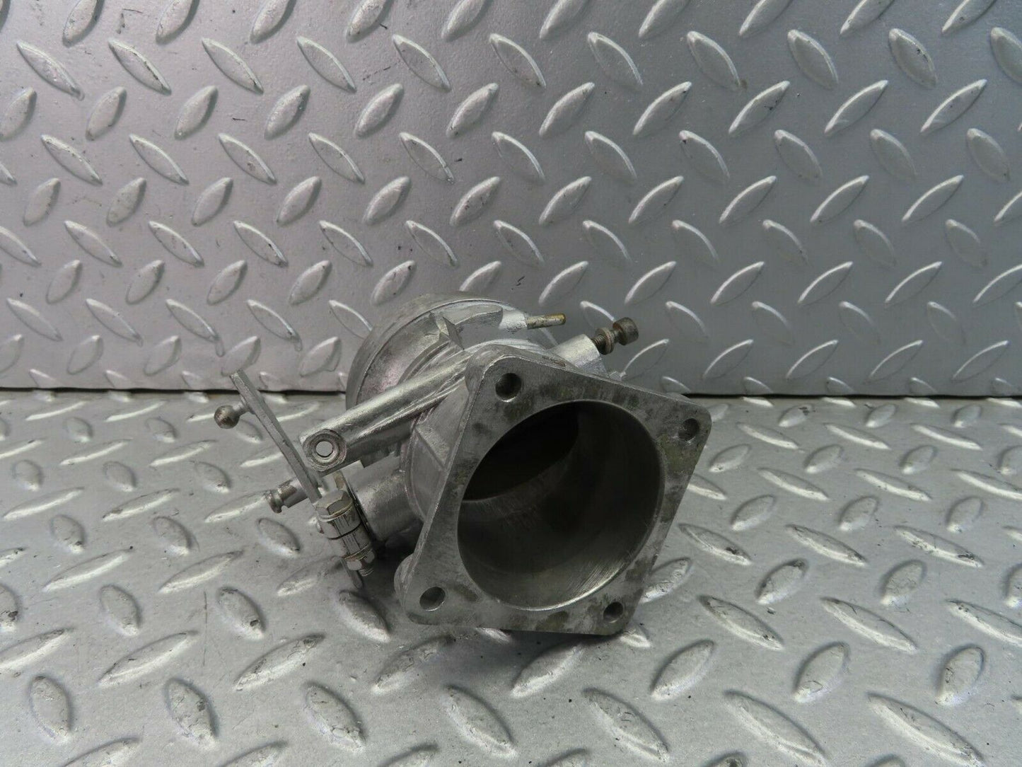 8685 Mercedes-Benz W111 Throttle Body
