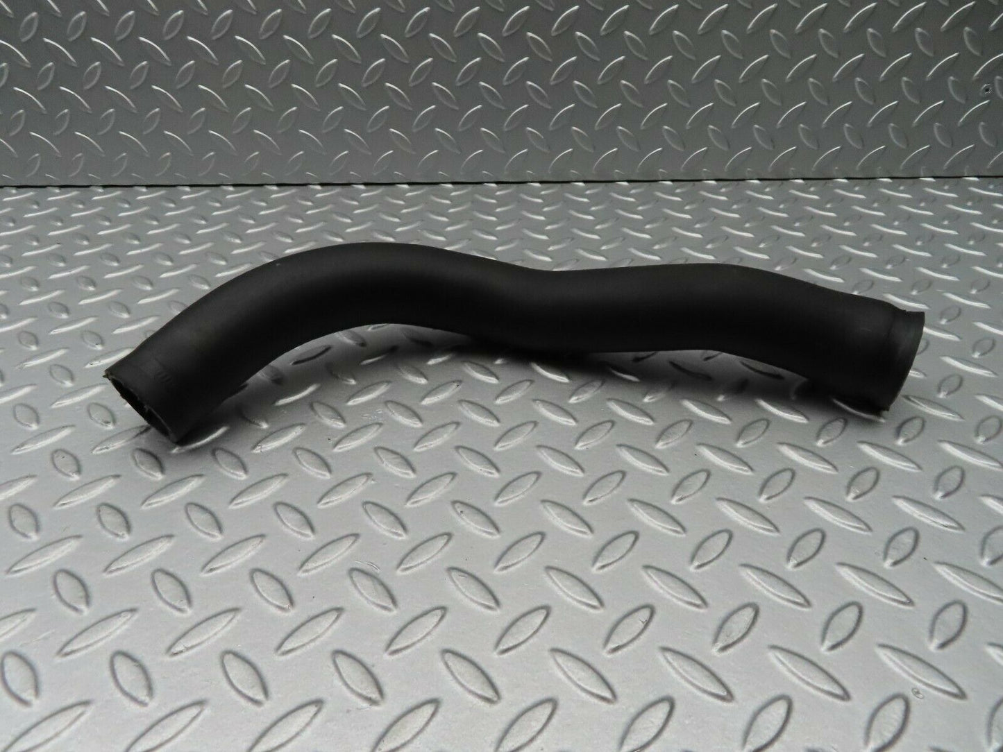 5172 Mercedes-Benz R107 350SL Bottom Radiator Hose 1075010082