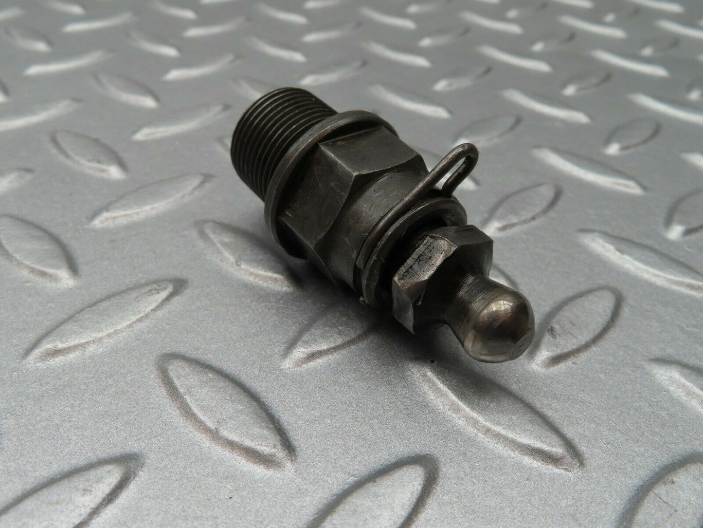 3550 Mercedes-Benz W108 280SE Ball Studs For Rocker Arm Mounting (Timing)