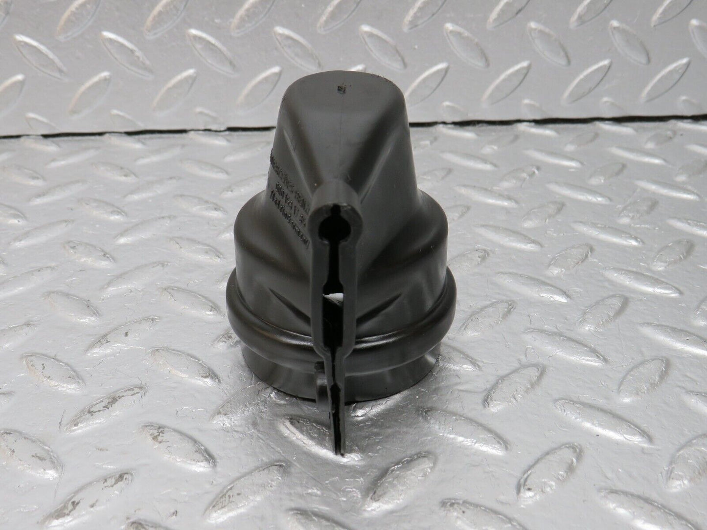 33622 Mercedes-Benz W201 190E 2.0L Ignition Coil Protective Cap 0001581785