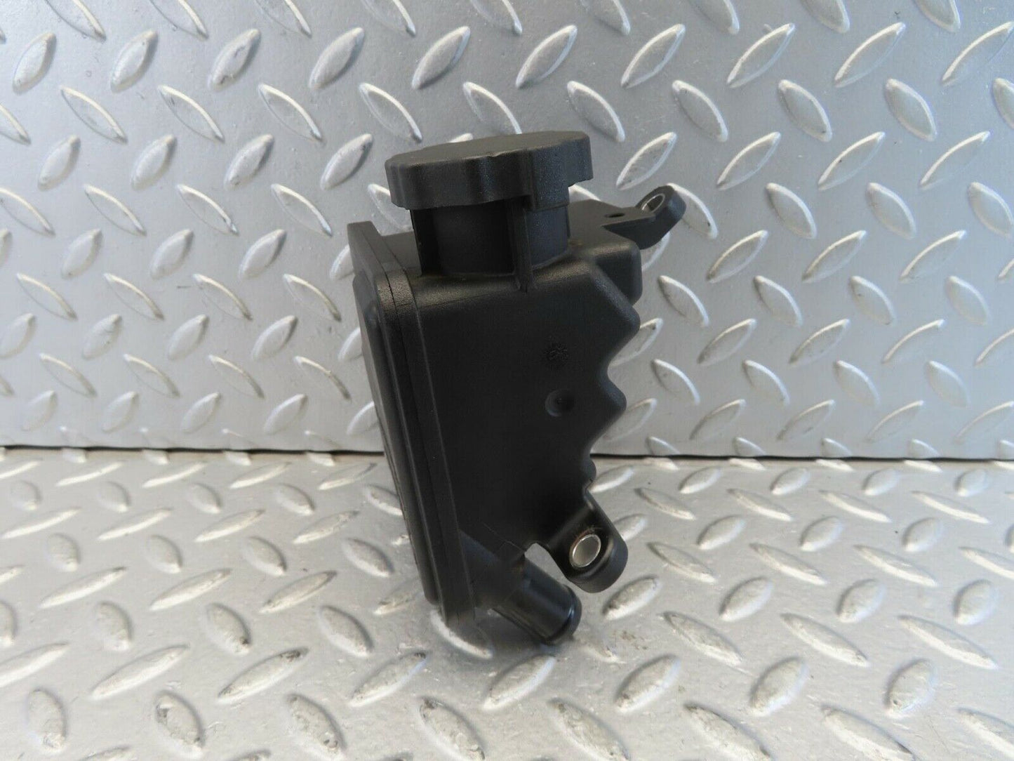 11255 Mercedes-Benz W221 S320 Power Steering Fluid Reservoir 0004602283