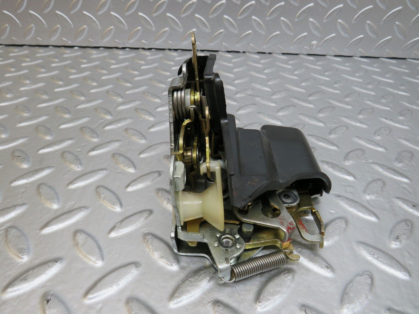 25458 Mercedes-Benz W123 200 Front Left Door Lock Mechanism 1237230108