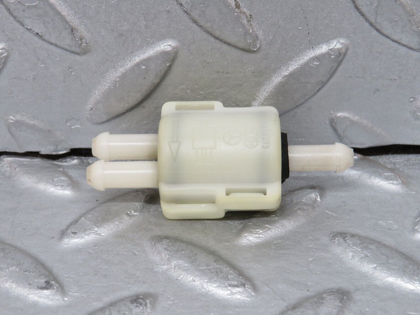 37753 Mercedes-Benz A124 320E Cabriolet Windscreen Washer Fluid Distributor