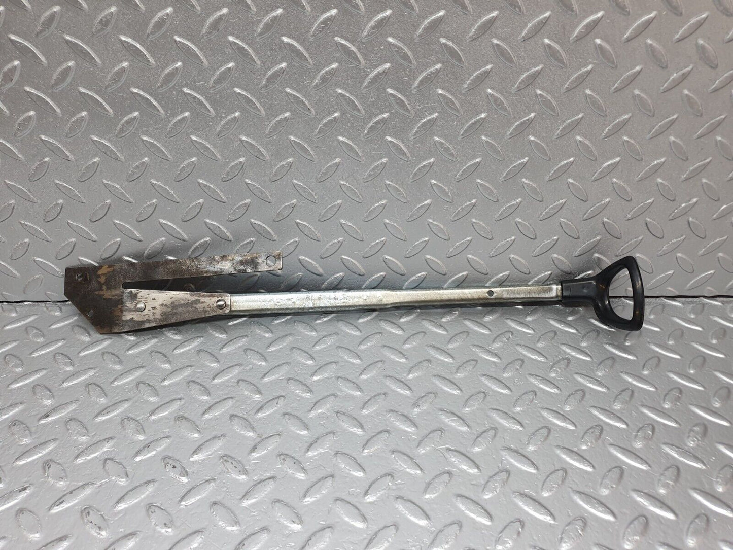 40792 Mercedes-Benz W123 300D Front Right Seat Sliding Adjust Handle