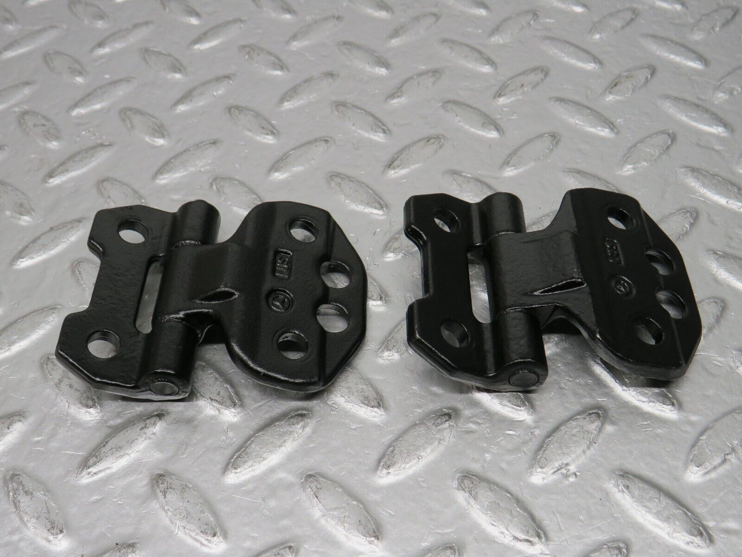 32558 Mercedes-Benz S124 300TE Wagon Door Hinge Left Side