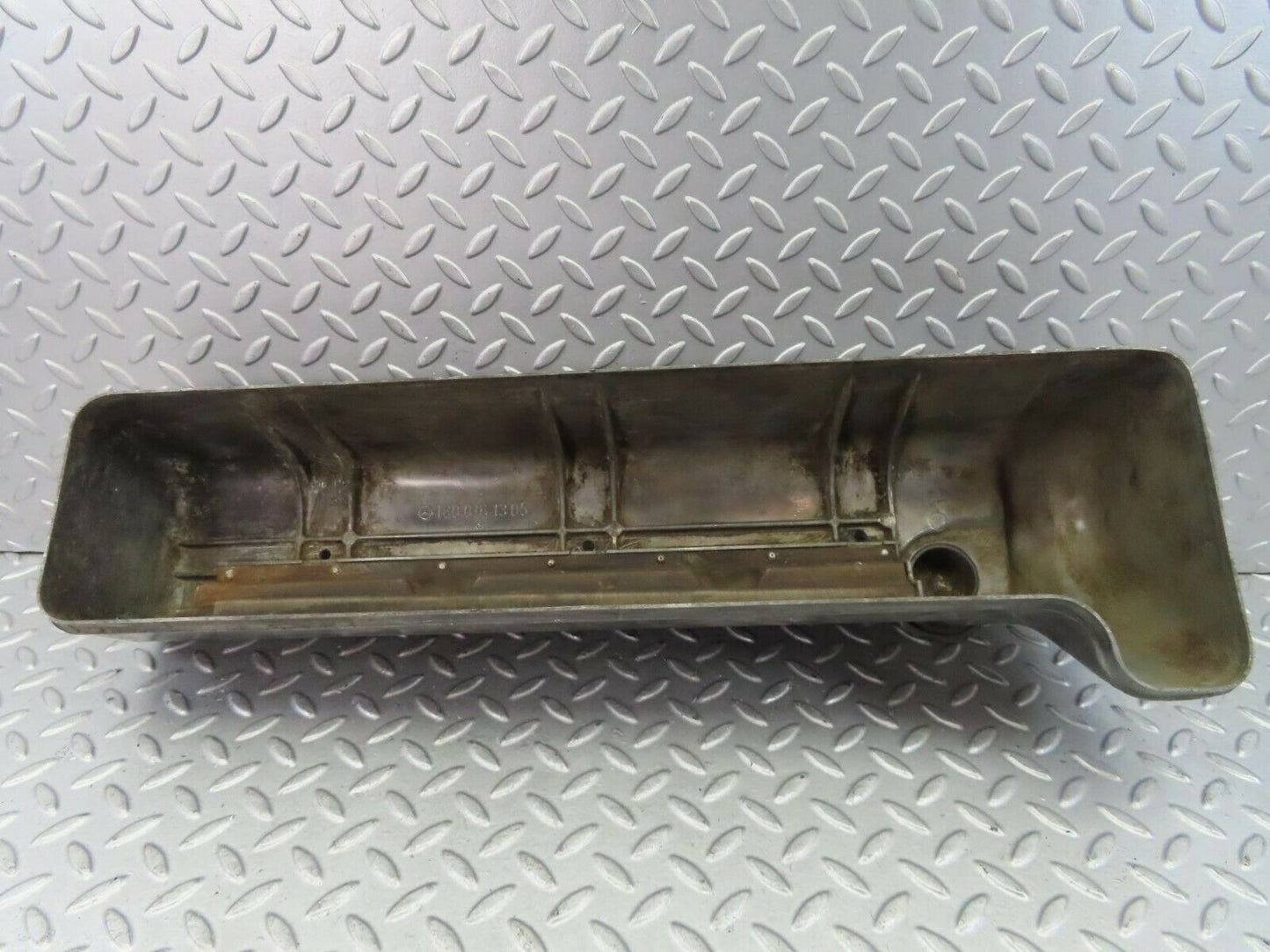 8674 Mercedes-Benz W111 Cylinder Head Valve Cover 1800161305