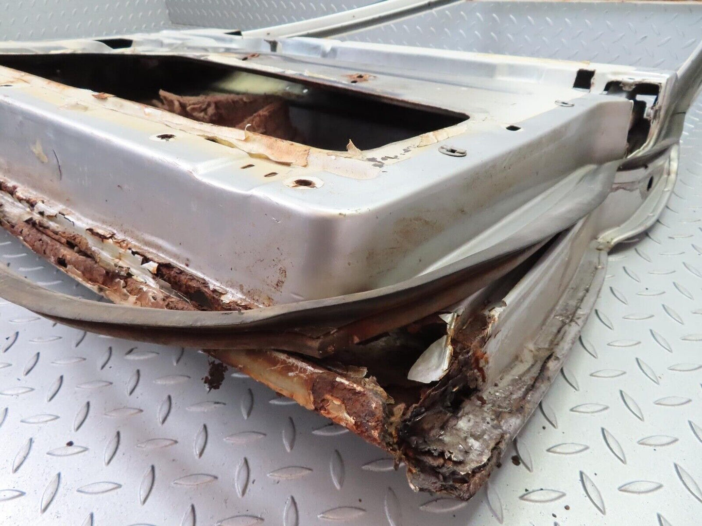 12550 Mercedes-Benz W108 280SE 3.5 Front Right Door