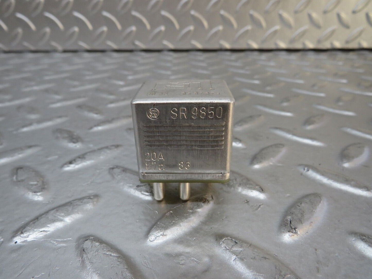 29837 Mercedes-Benz W123 230E Multi Purpose Relay 0015420219